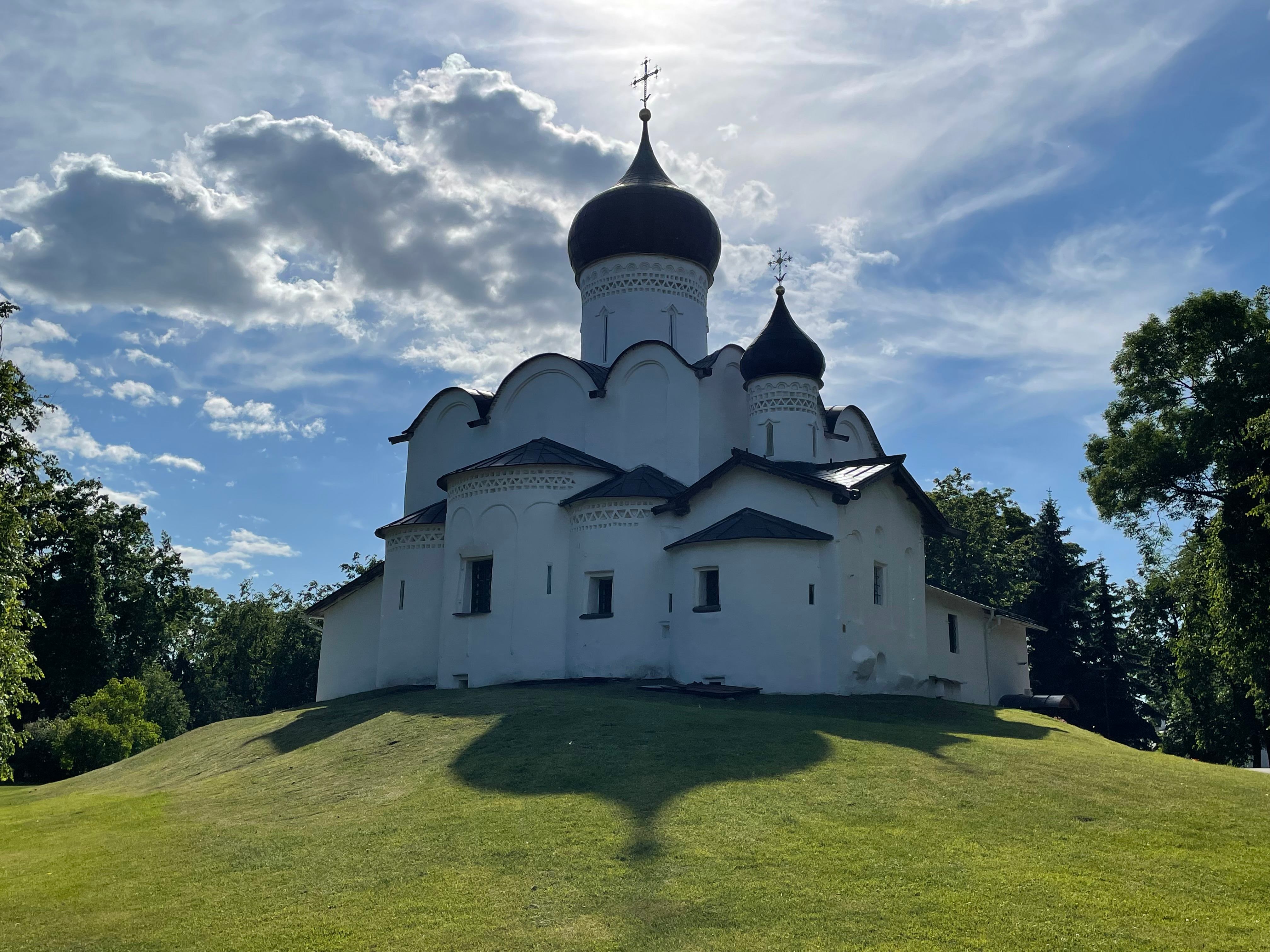 Новгородско псковские земли. Церковь Василия Великого Новгород. Храм Василия на Горке в Пскове. Часовня Великий Новгород. Псков Великий Новгород.